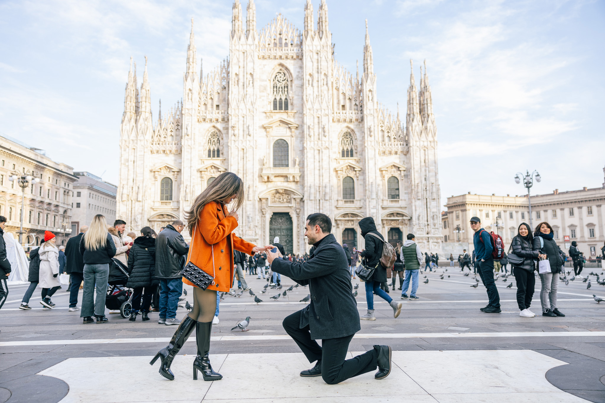 Ritratto fotografico di una proposta di matrimonio a Milano