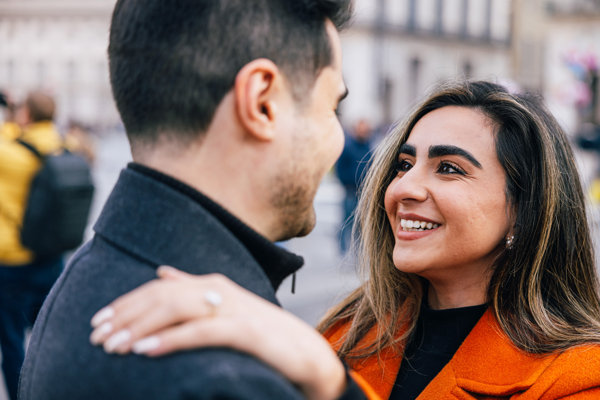 Ritratto fotografico di una proposta di matrimonio a Milano