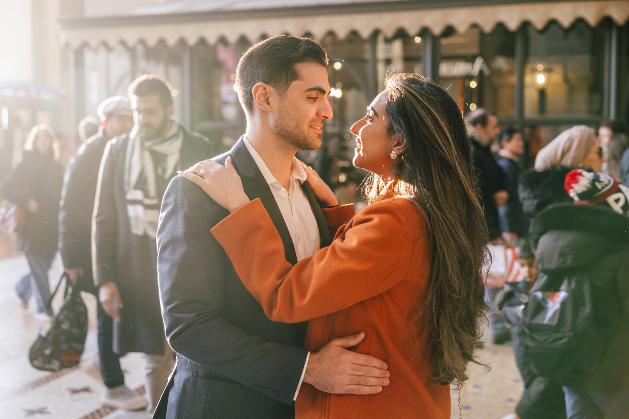 Ritratto fotografico di una proposta di matrimonio a Milano