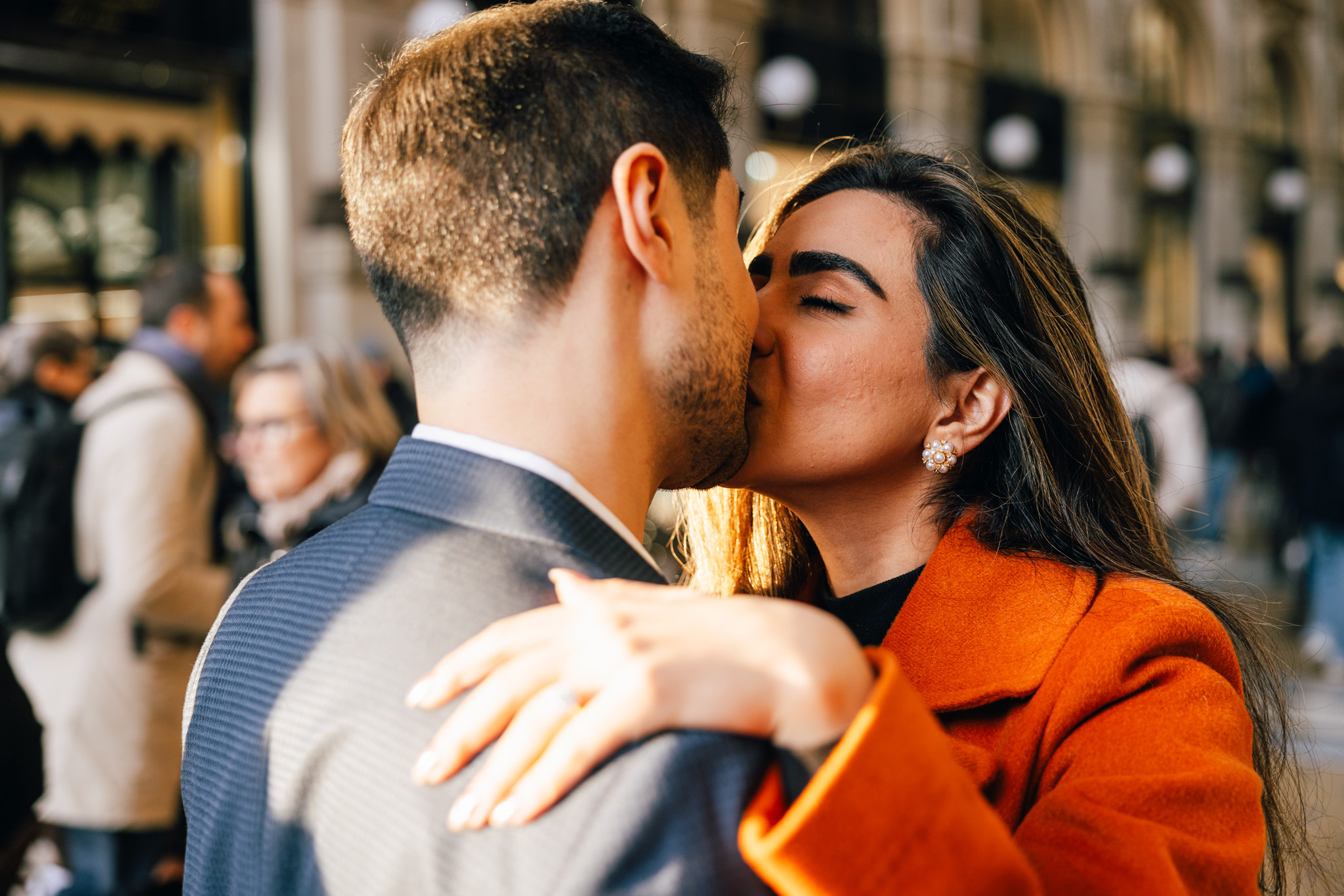 Ritratto fotografico di una proposta di matrimonio a Milano