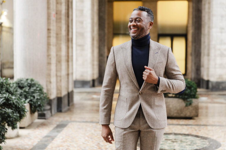 Un gentiluomo elegante a passeggio